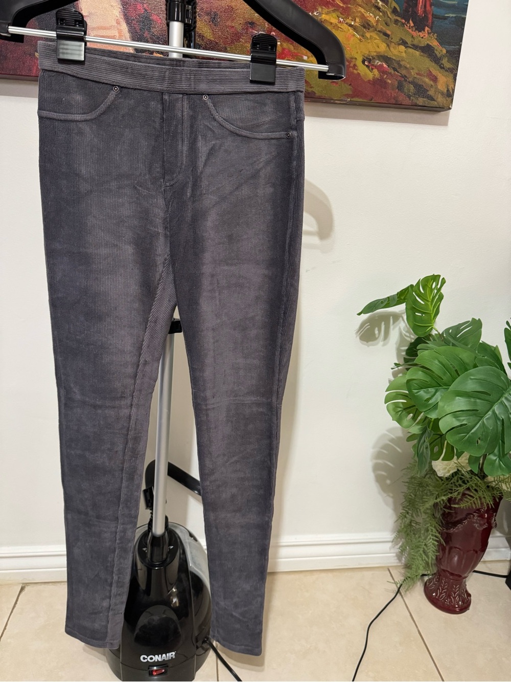 HUE Women’s Gray Slim Pull-On Jeggings